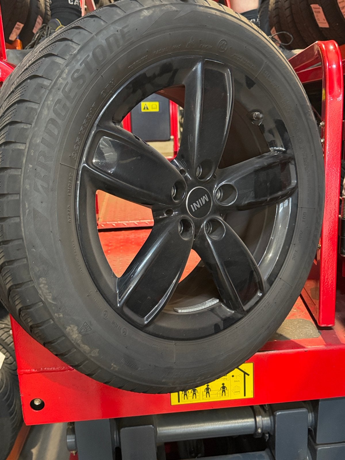 Originele MINI Countryman 17 inch velgen + winterbanden, Ophalen, Gebruikt, Banden en Velgen, 17 inch