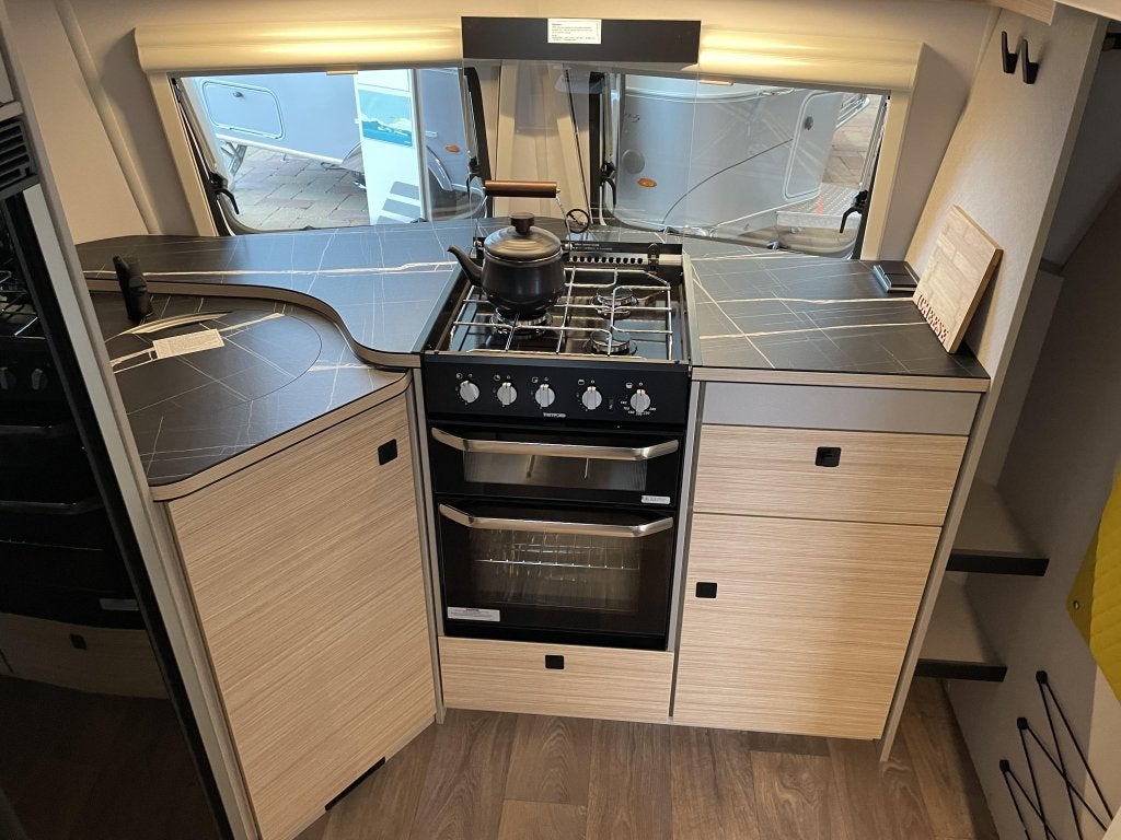 Eriba Touring 620 Urban, Caravans en Kamperen, Schokbreker, Overige typen, Standaardzit, Tot en met 2