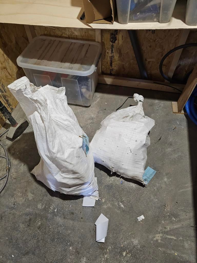 Hunebetjes voor in betonvloer, Ophalen