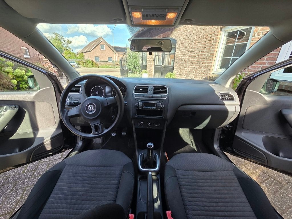 Volkswagen Polo 1.2 TSI 66KW 2012 Zwart, Auto's, Voorwielaandrijving, Stof, 40 €/maand, Zwart