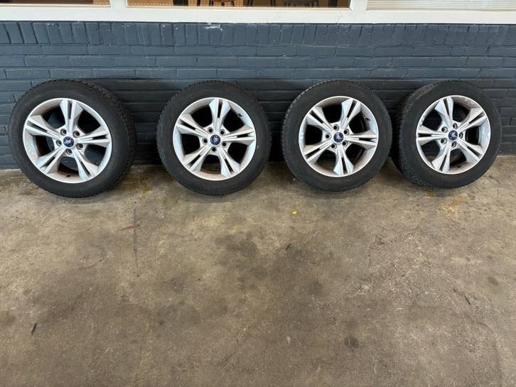Ford Focus Velgen met Winterbanden (2014) - Zeer Netjes, Auto-onderdelen, Banden en Velgen, Ophalen, Gebruikt, 16 inch, Banden en Velgen