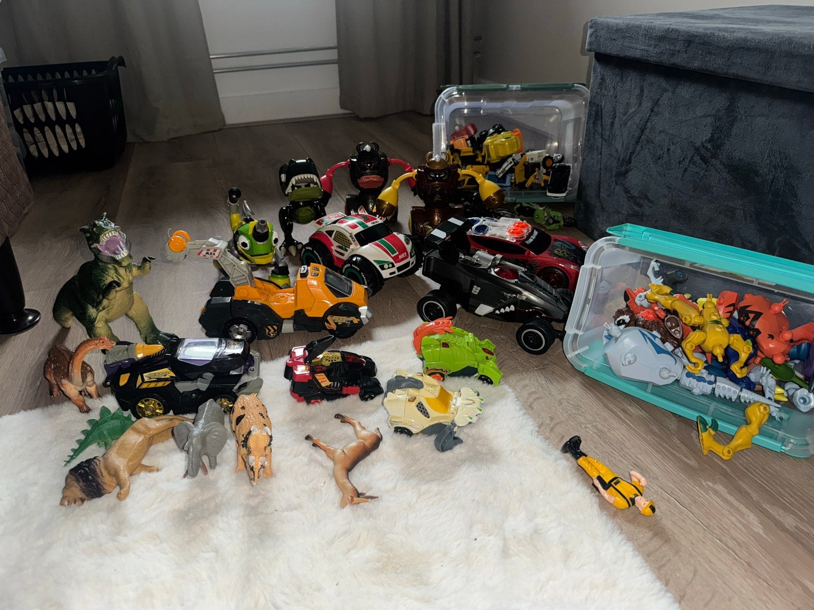 Grote speelgoedbox: auto's, dino's, Mario Kart racebaan, Ophalen, Gebruikt, Jongen