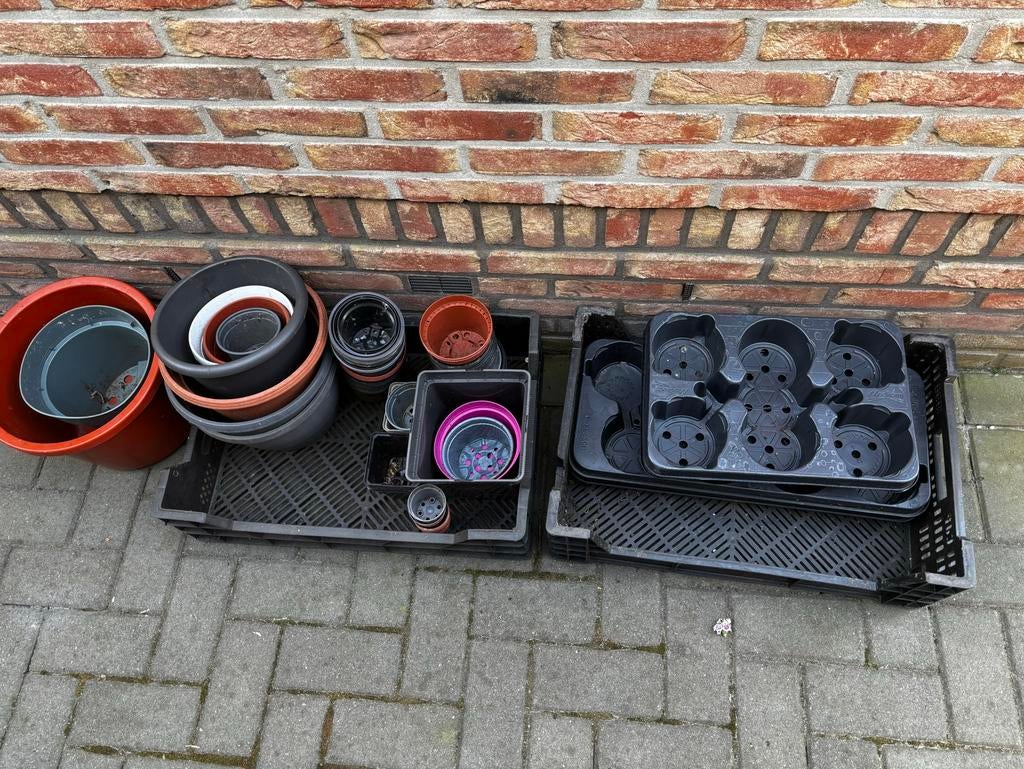 Diverse bloempotten en kweekbakken - Groot assortiment, Kunststof, Gebruikt, Binnen, Ophalen of Verzenden