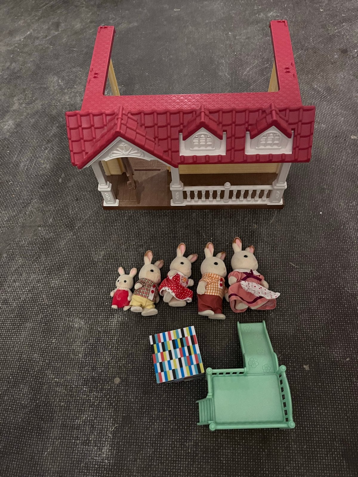Sylvanian Families Huis met Konijnenfamilie en Meubels, Kinderen en Baby's, Ophalen, Gebruikt, Poppenhuis