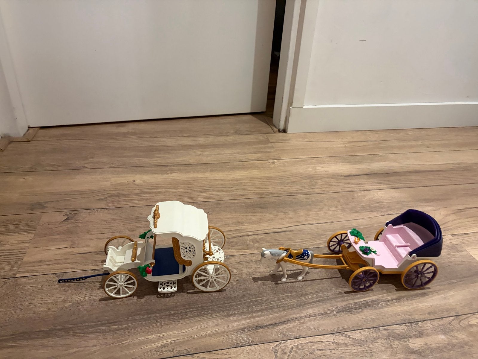2 Playmobil koetsen met paard, Ophalen of Verzenden, Gebruikt