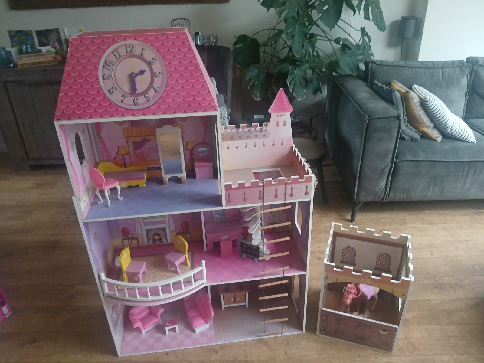 Houten Poppenhuis met veel Accessoires, Ophalen, Zo goed als nieuw, Poppenhuis