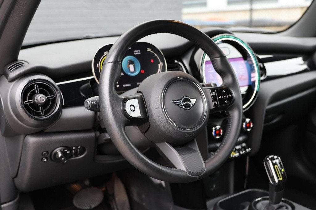 Mini Electric Classic 33 kWh | NAVI | Carplay | SOH 95.1% |, Gebruikt, Zwart, 33 kWh, 4 stoelen