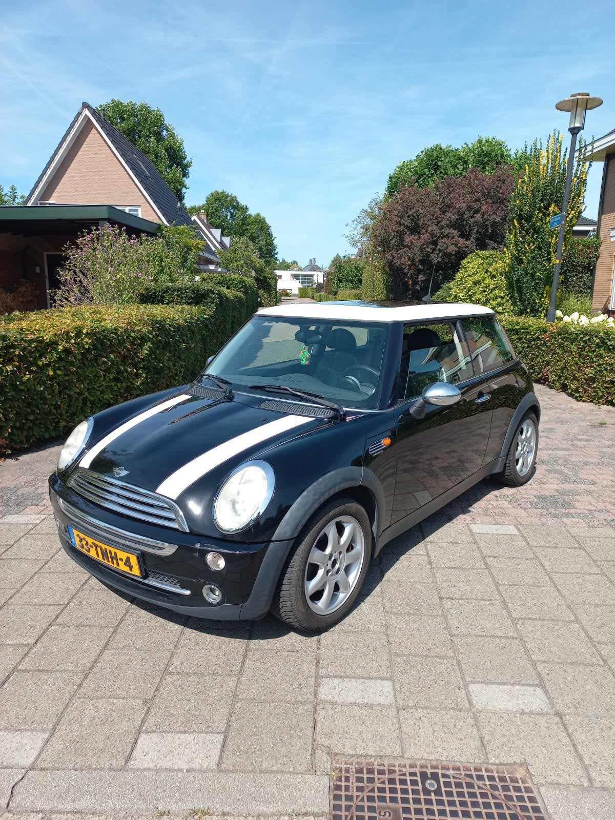 Mini  cooper.  1.6 16V Cooper 2005 Zwart airco schuifdak, Auto's, Voorwielaandrijving, Zwart, 4 cilinders, 4 stoelen