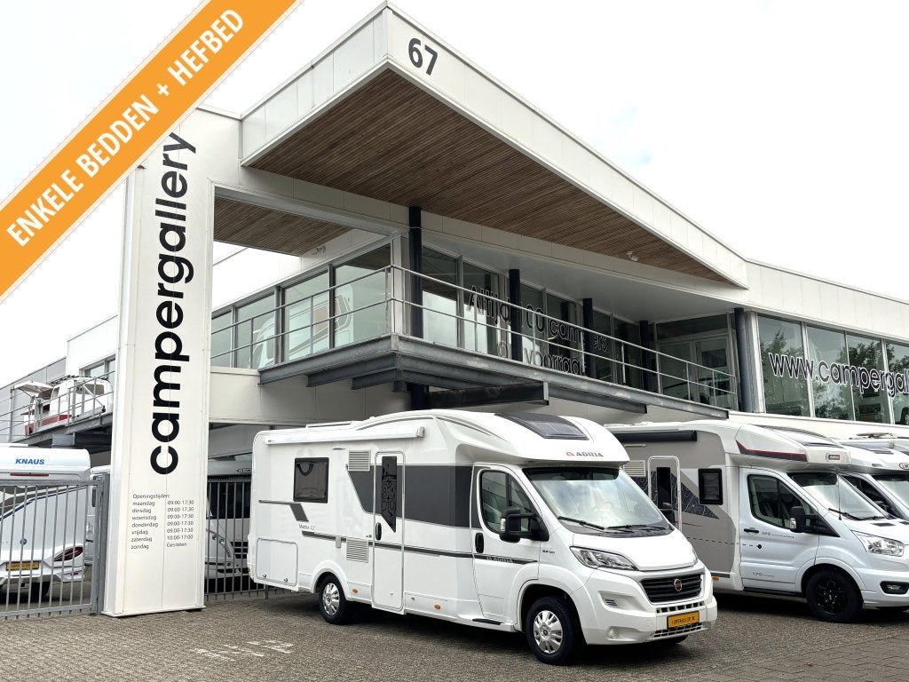 Adria Matrix Plus 670 SLT ENKELE BEDDEN HEFBED LUCHTVERING, Caravans en Kamperen, Campers, Fiat, 7 tot 8 meter, Bedrijf, Adria