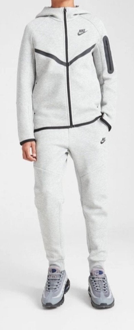 Nike tech trainingspak maat 140/146, Kinderen en Baby's, Ophalen of Verzenden, Jongen of Meisje, Sport- of Zwemkleding