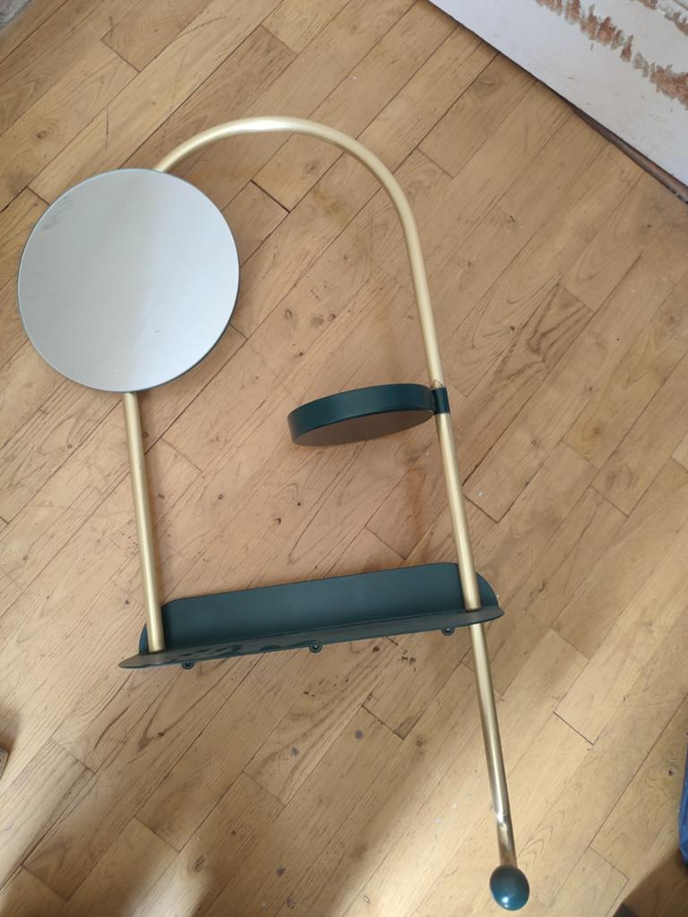 Spiegel goud/donkergroen van Made met haakje en plankje, Huis en Inrichting, Woonaccessoires | Spiegels, Ophalen, Minder dan 50 cm
