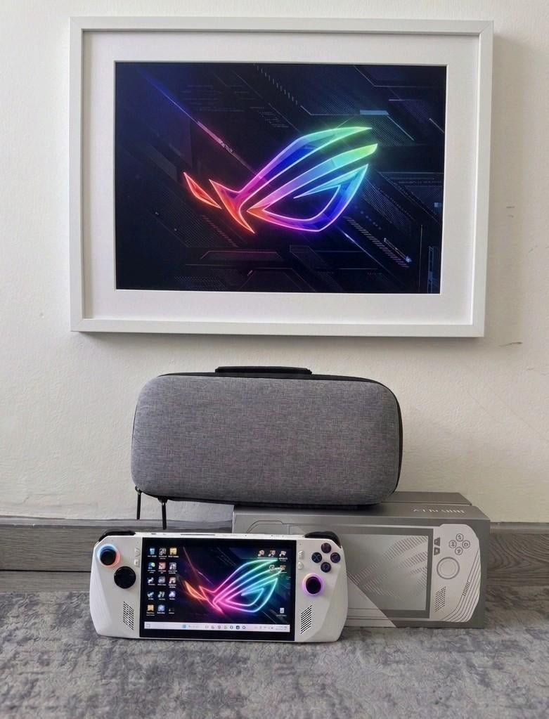 ROG Ally Z1 Extreme met doos en hoes, Spelcomputers en Games, Spelcomputers | Overige, Ophalen, Zo goed als nieuw