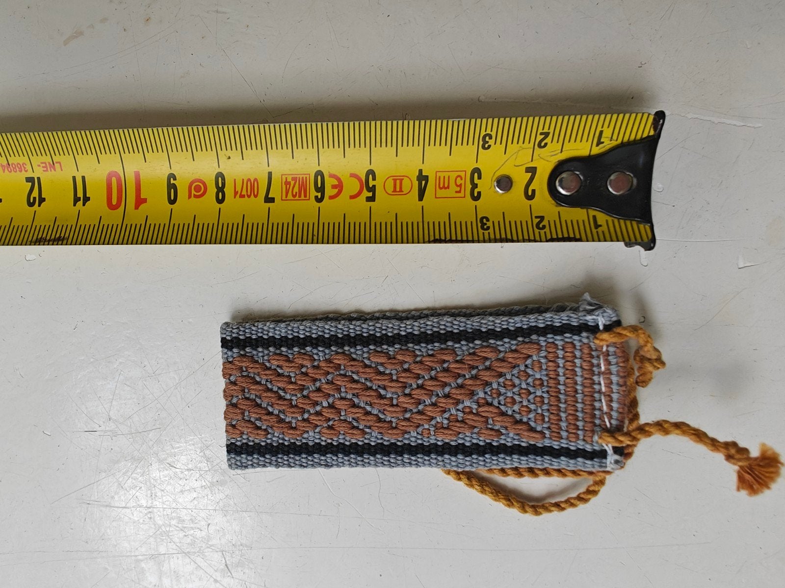Uniek handgeweven armbandje met geometrisch patroon, Ophalen of Verzenden, Nieuw, Bruin, Overige materialen