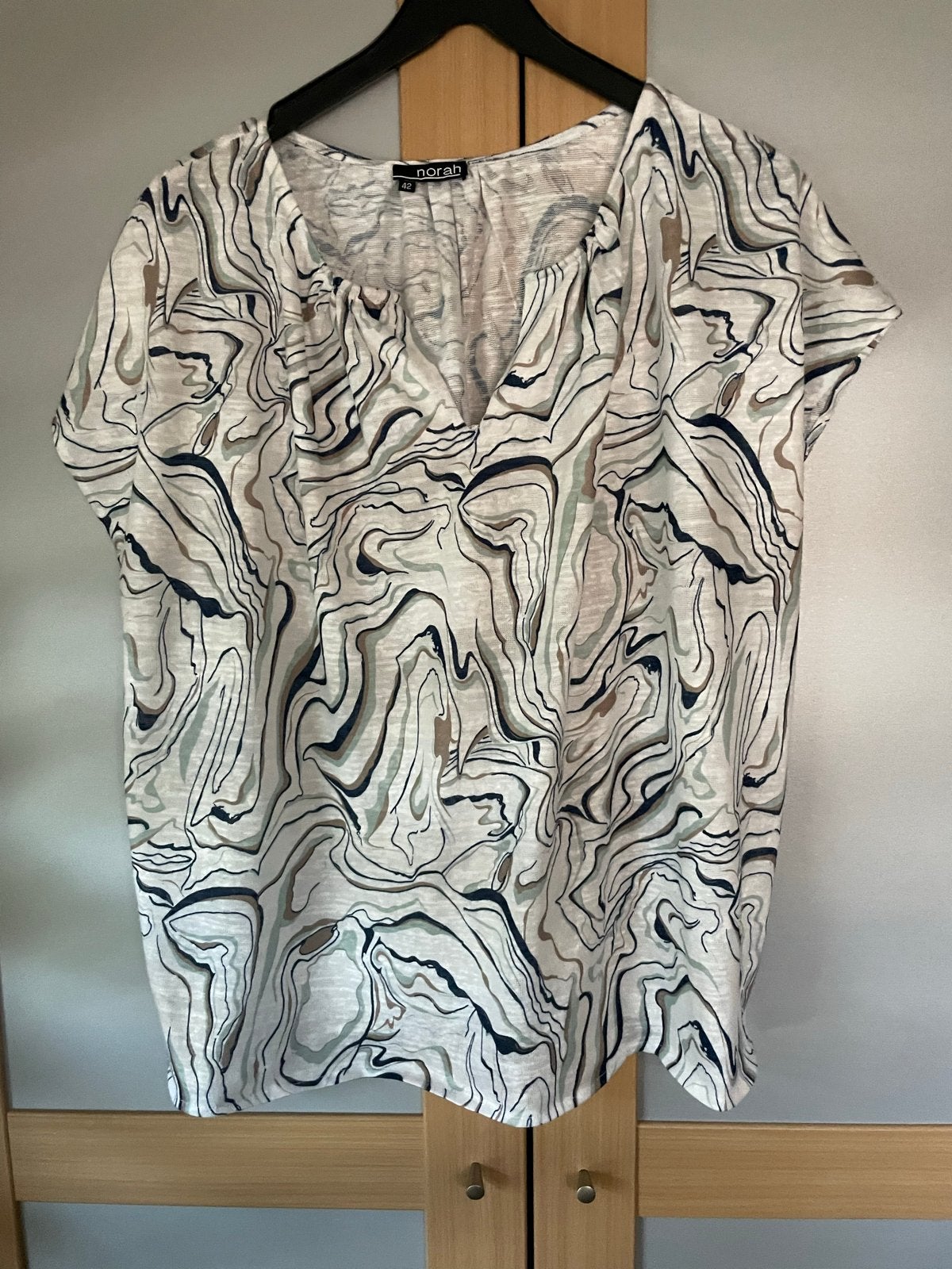 Norah shirt maat 42, oksel tot oksel 65 cm, Kleding | Dames, Maat 42/44 (L), Zo goed als nieuw, Korte mouw, Meerkleurig