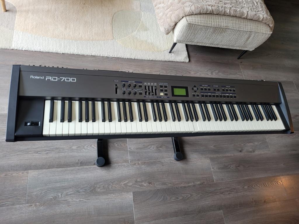 Roland RD-700 Digitale Piano - opknapper, Muziek en Instrumenten, Piano's, Ophalen, Gebruikt, Overige kleuren, Digitaal