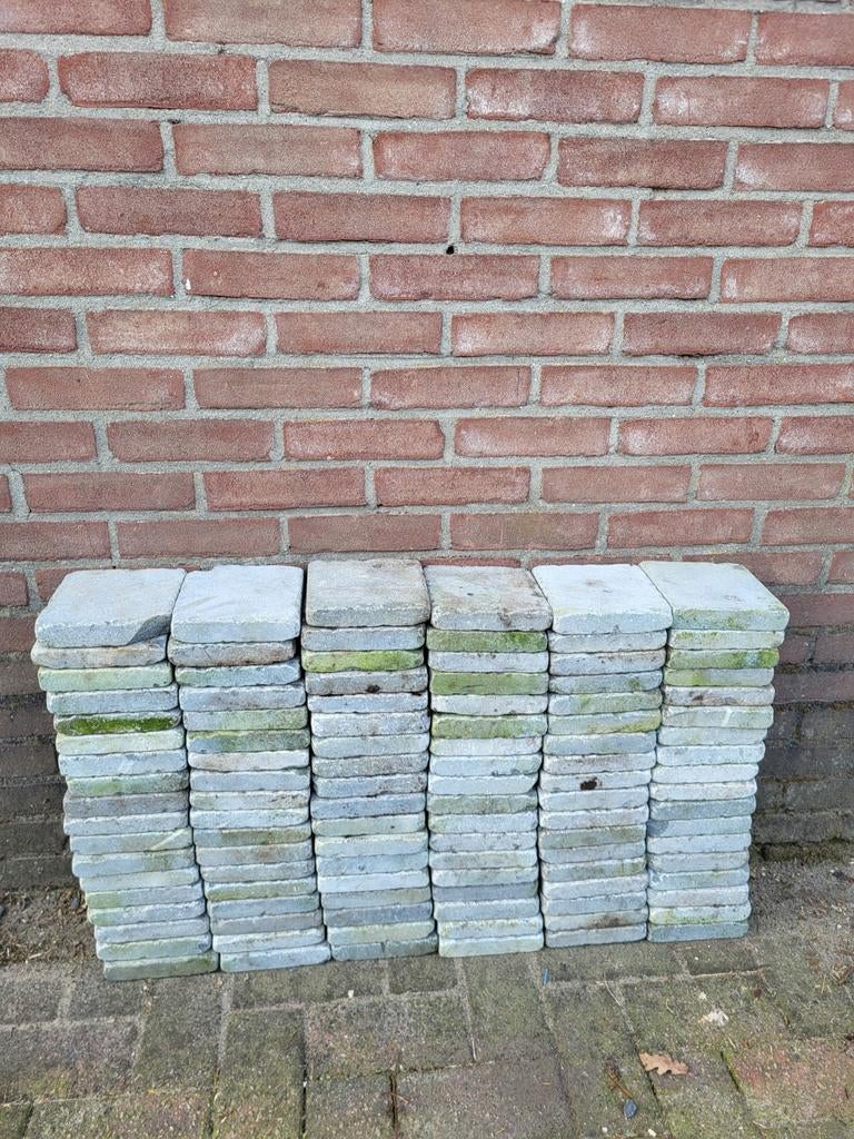 113  stuks antieke oude  estrikken, Ophalen, Bakstenen