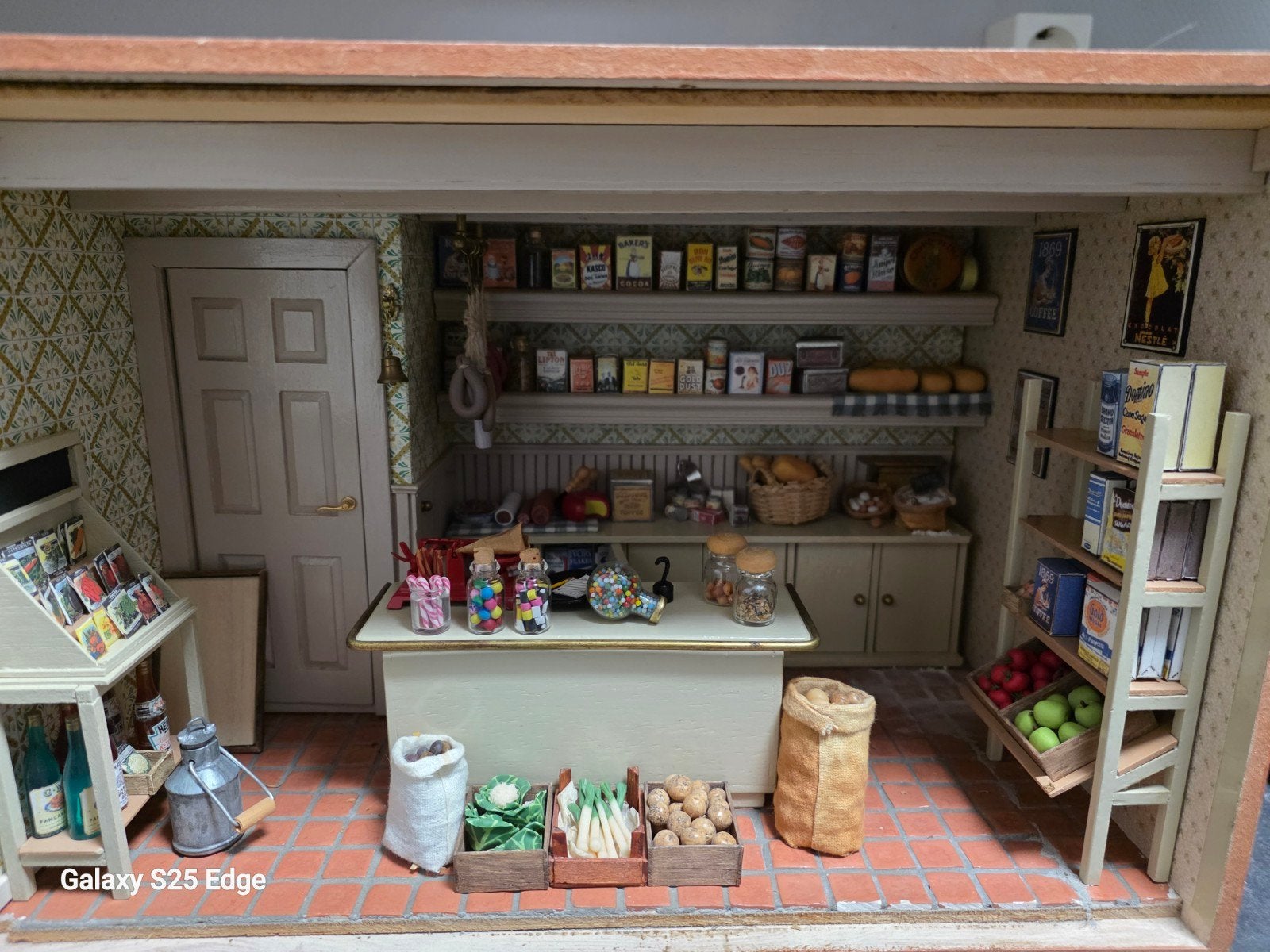 Gedetailleerde Miniatuur Kruidenierswinkel Diorama, Ophalen