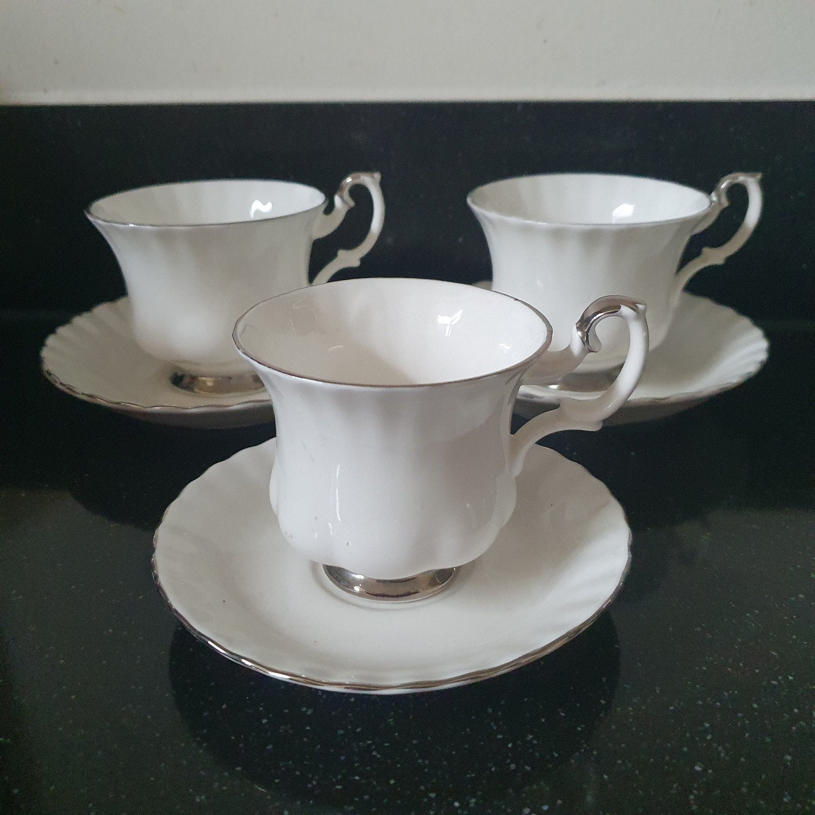 2 grote en 1 kleine royal Albert kop en schotel., Antiek en Kunst, Ophalen