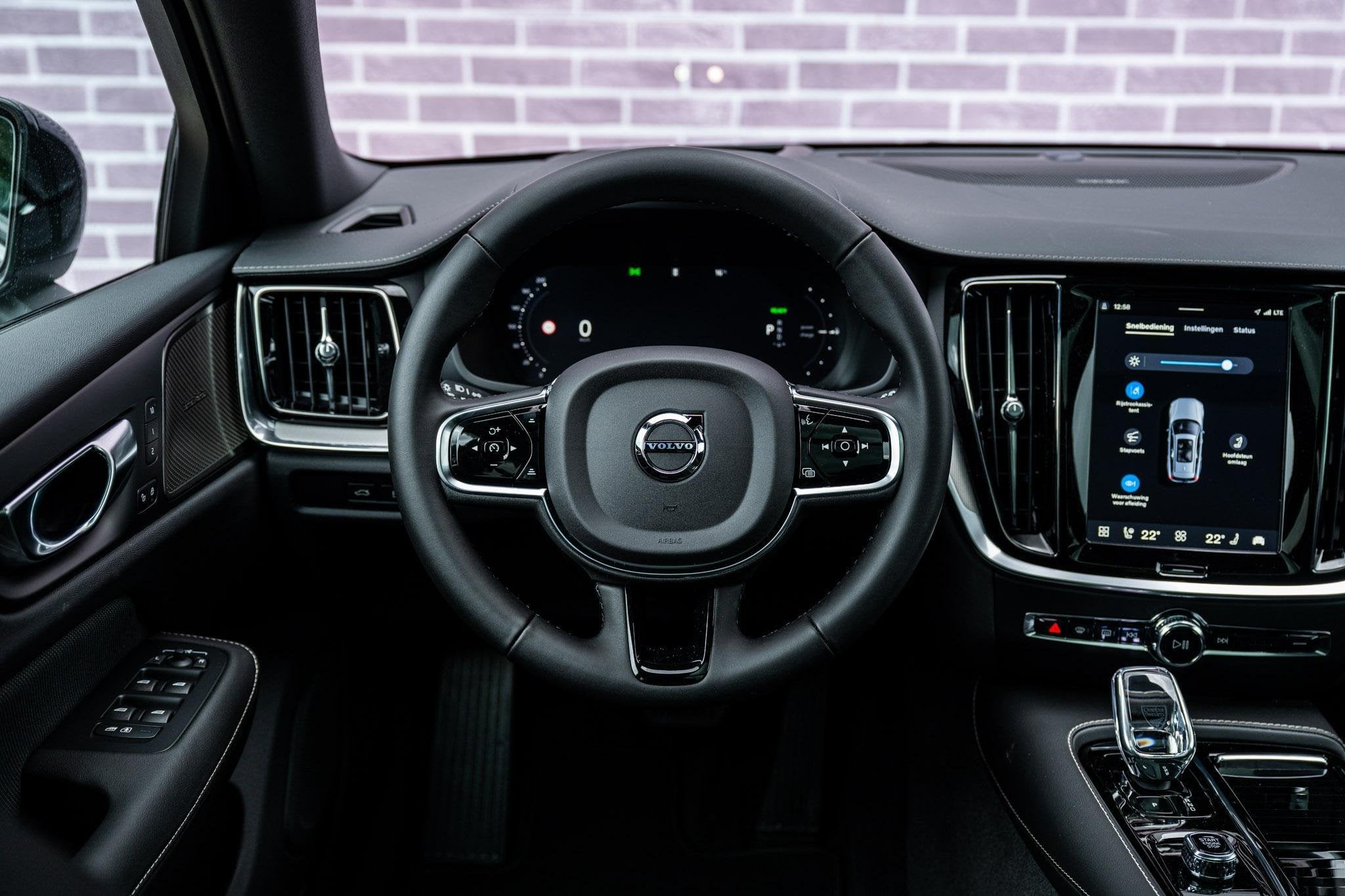 Volvo V60 T6 Plug-in hybrid AWD Ultra Dark | Heico bodykit |, Automaat, Stof, Gebruikt, Euro 6