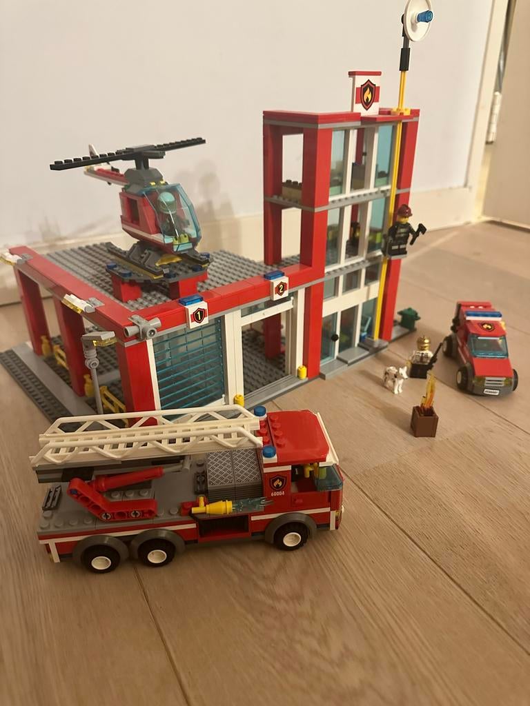 Lego Brandweerkazerne 60004 - Complete Set, Ophalen of Verzenden, Zo goed als nieuw, Complete set, Lego