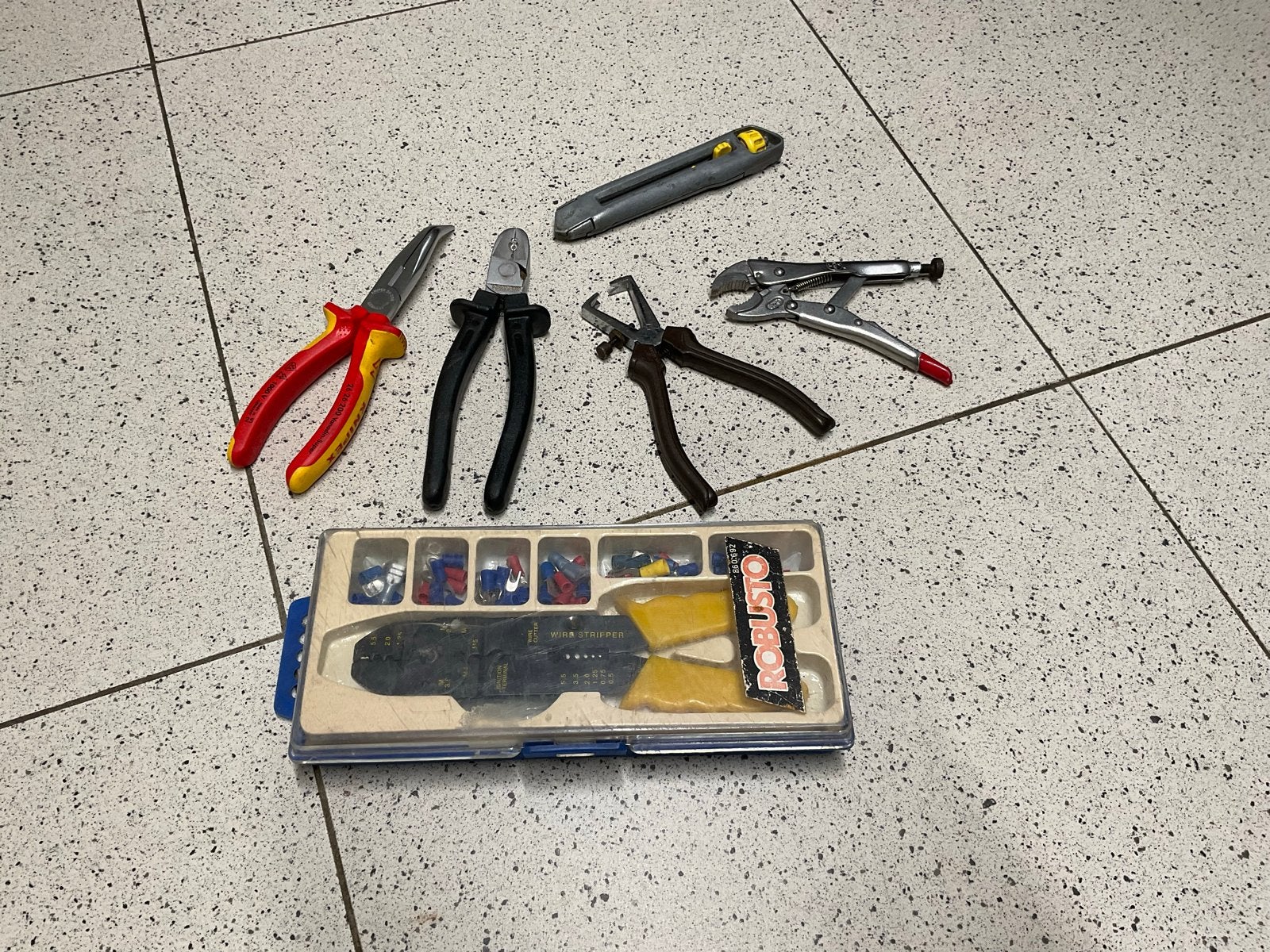 Diverse tangen, mes en striptang set, Ophalen of Verzenden, Zo goed als nieuw, Tang, Knipex