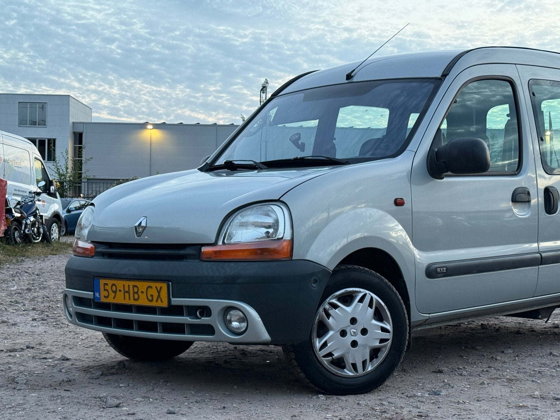 Renault Kangoo 1.4 RXE/ ROLSTOEL/ AUTOMAAT, Metallic lak, Gebruikt, 4 cilinders, 49 €/maand