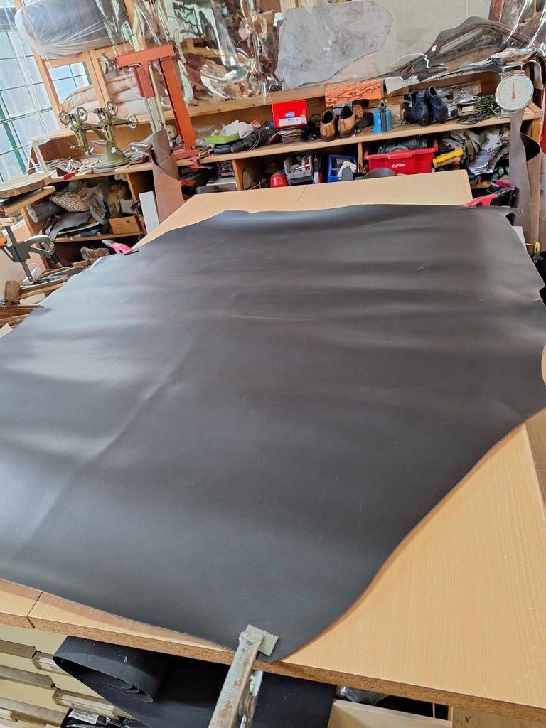 Mooie huid Tuigleder split, Dikte 3 mm., Bruin, 120 cm of meer, Leer of Kunstleer, Nieuw