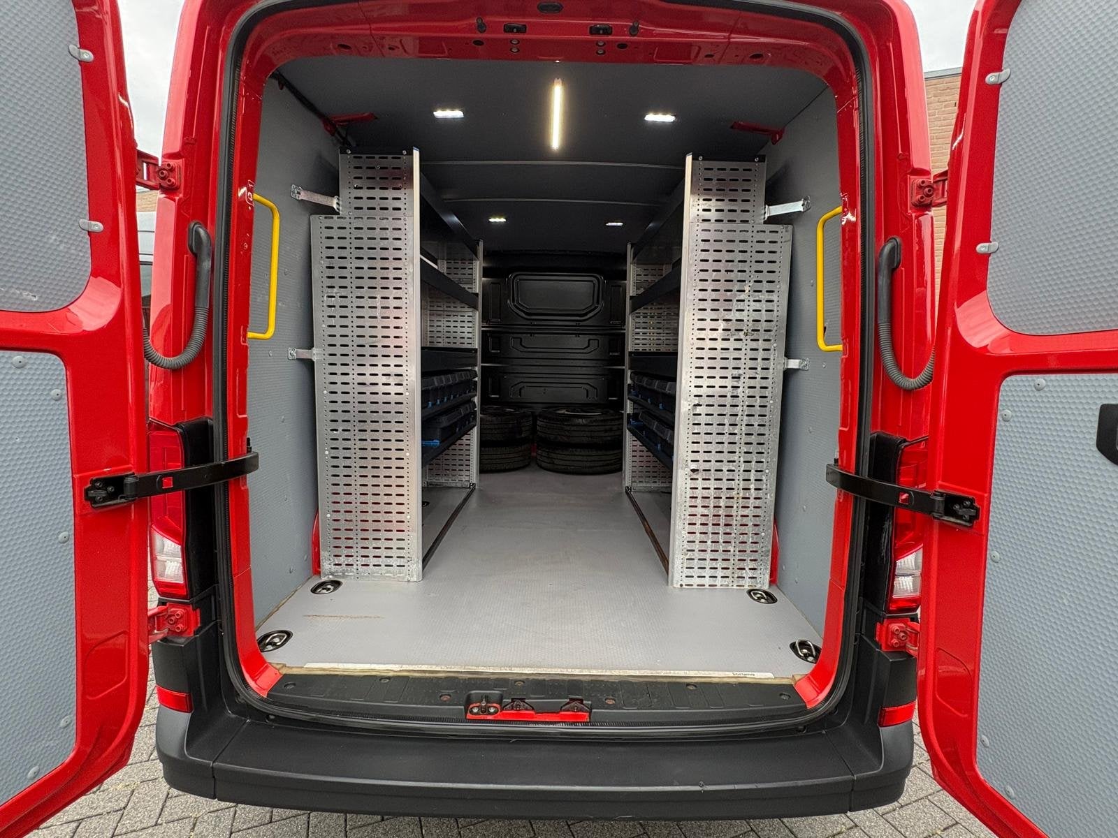 MAN TGE 3140 140PK L3H2 Aut / 2x Schuifdeur / Inrichting / E, Stof, Gebruikt, 4 cilinders, Met garantie (alle)