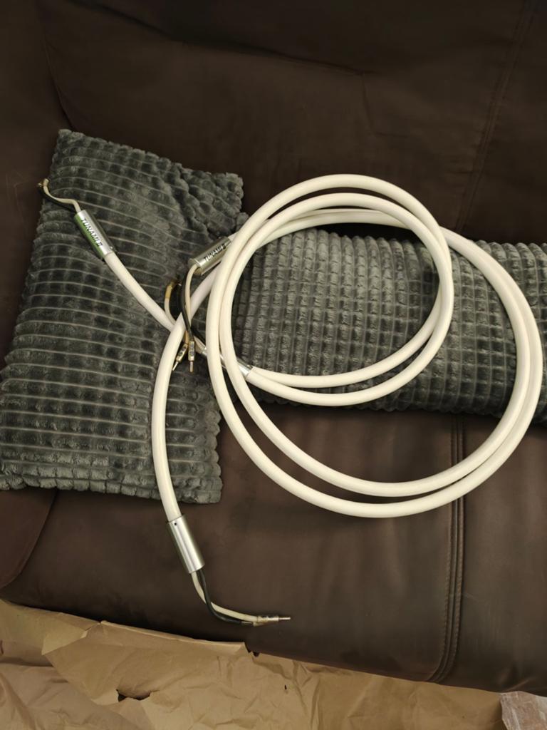 Oyaide Tunami SP-B V2, Audio, Tv en Foto, Audiokabels en Televisiekabels, Ophalen of Verzenden, Minder dan 2 meter, Interlink-kabel
