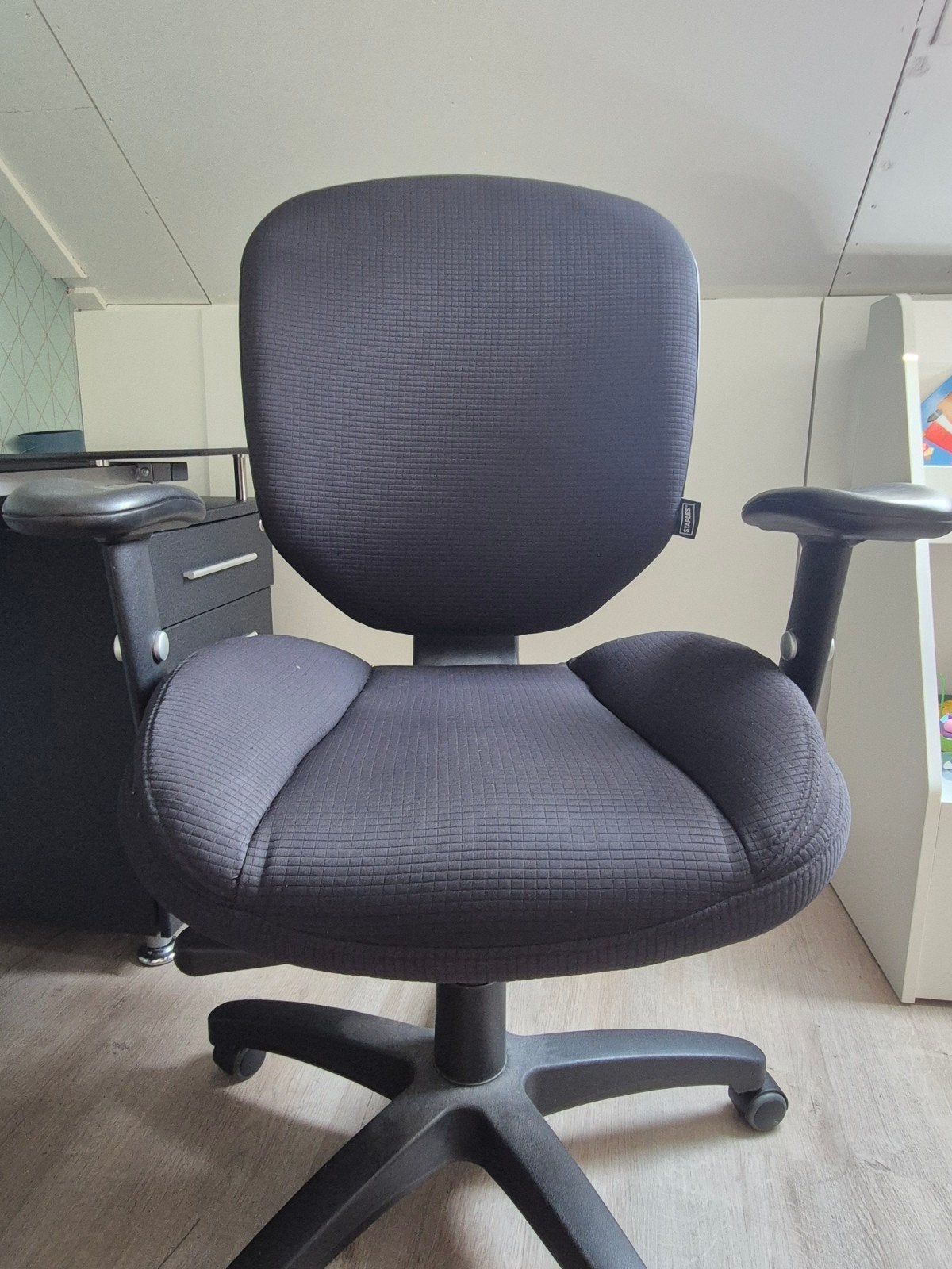Staples Bureaustoel - Hoogwaardig Zitcomfort, Ophalen, Gebruikt, Zwart, Bureaustoel
