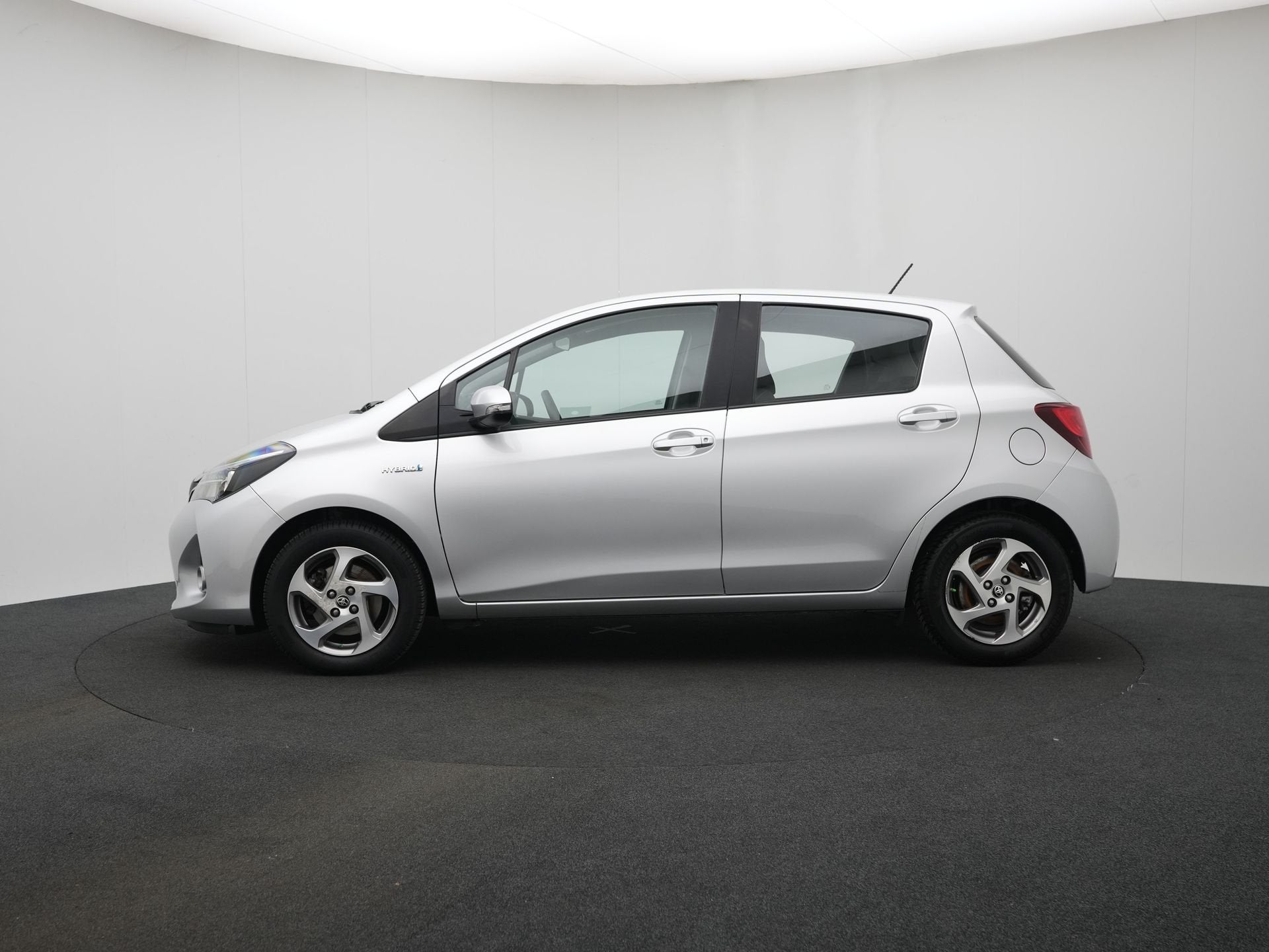 Toyota Yaris 1.5 Hybrid Trend (bj 2016, automaat), Auto's, 12 maanden, Gebruikt, Euro 6, 4 cilinders