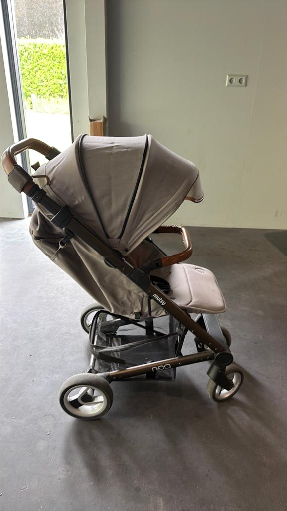 Mutsy Nexo buggy grey bruin handvat, Kinderen en Baby's, Kinderwagens en Combinaties, Ophalen, Mutsy