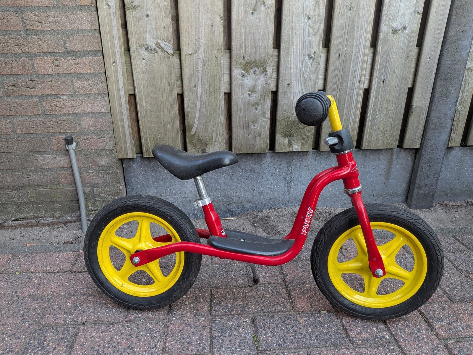 Puky loopfiets 12 inch met standaard - Rood/Geel, Ophalen, Gebruikt, Minder dan 16 inch