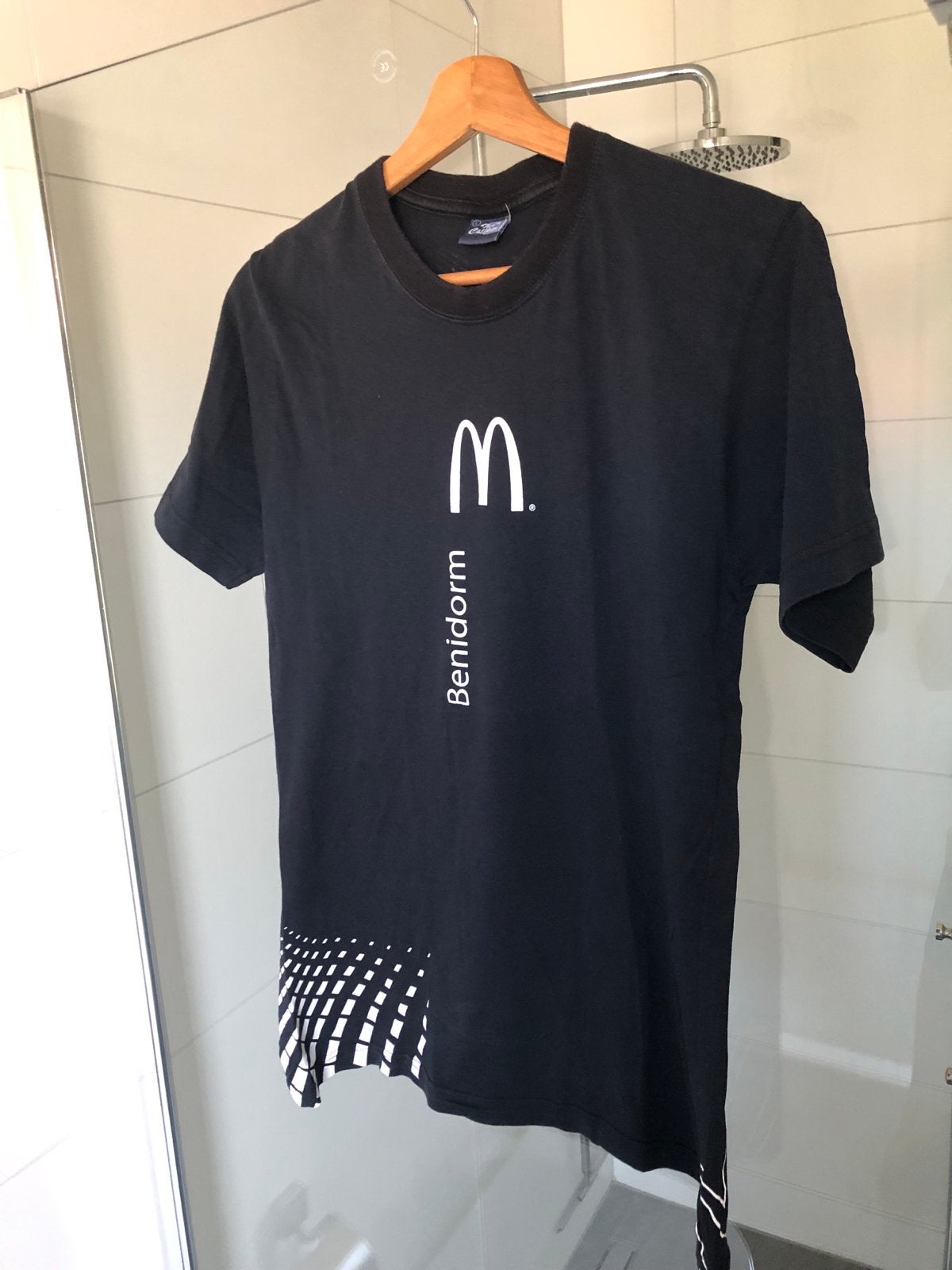 McDonald's Benidorm T-shirt Zwart Maat L, Ophalen of Verzenden, Zo goed als nieuw, Maat 52/54 (L), Zwart