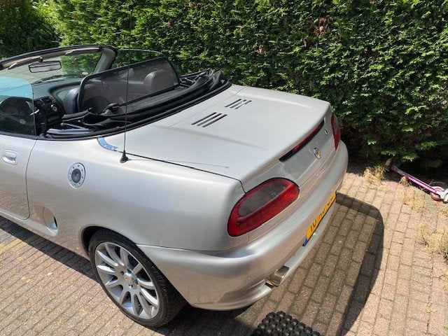 MG F 1.8i 1999 Grijs, Euro 2, Achterwielaandrijving, 40 €/maand, 4 cilinders