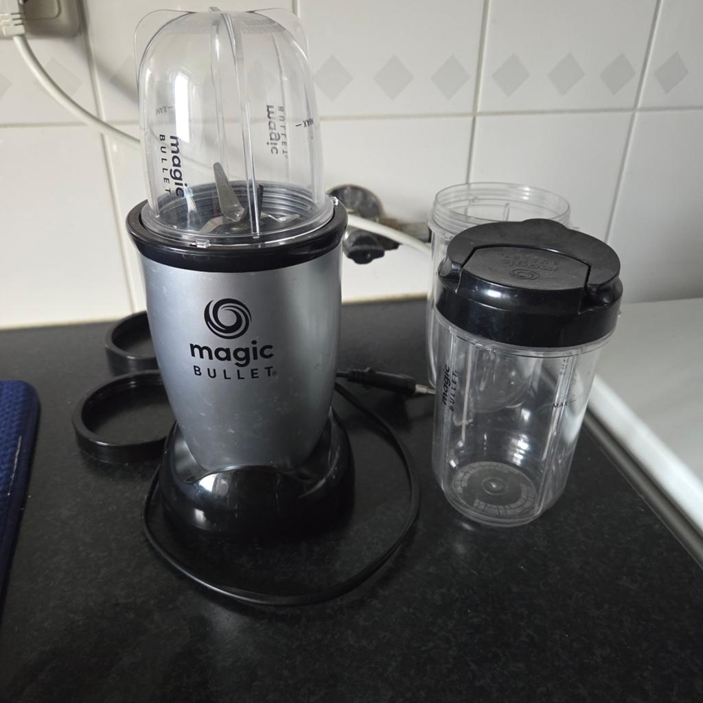 Magic Bullet Blender met extra bekers - Zo goed als nieuw, Witgoed en Apparatuur, Ophalen of Verzenden, Zo goed als nieuw, Blender