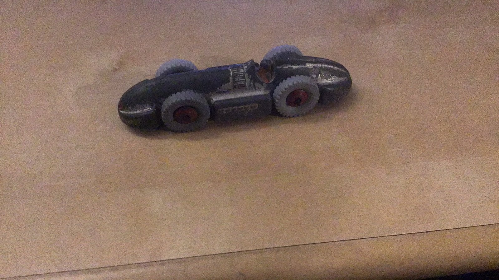 DINKY TOYS SPEED OF THE WIND RACER NIEUWE SLOFFEN/ BANDEN, Hobby en Vrije tijd, Modelauto's | 1:43, Ophalen of Verzenden, Zo goed als nieuw