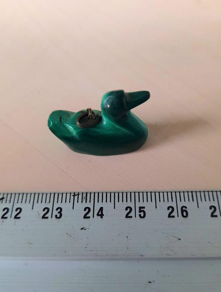 Mooie oude hanger malachiet vogel eend gans natuursteen, Sieraden, Tassen en Uiterlijk, Kettinghangers, Ophalen of Verzenden, Zo goed als nieuw