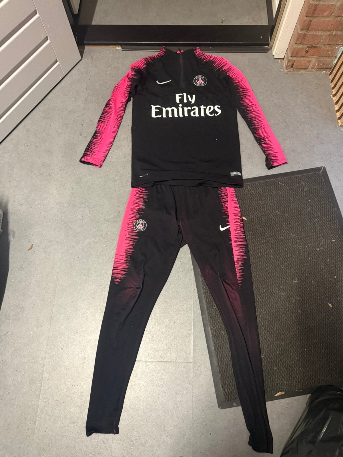Paris saint germain (psg) trainingspak roze/zwart maat s, Maat S, Ophalen of Verzenden, Gebruikt, Trainingspak