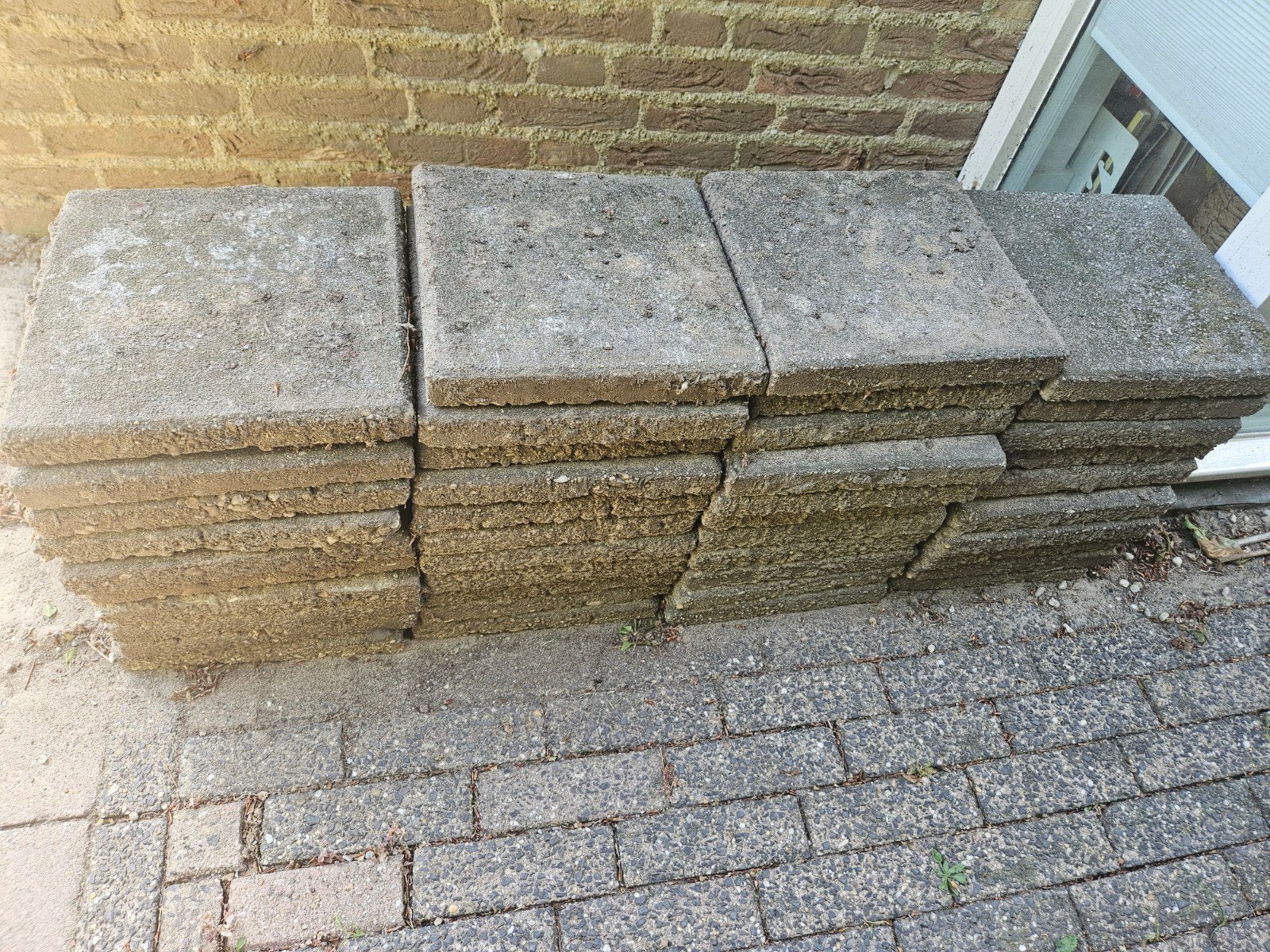 42 stoeptegels gratis af te halen, Tuin en Terras, Ophalen, Gebruikt, 10 m² of meer, Beton
