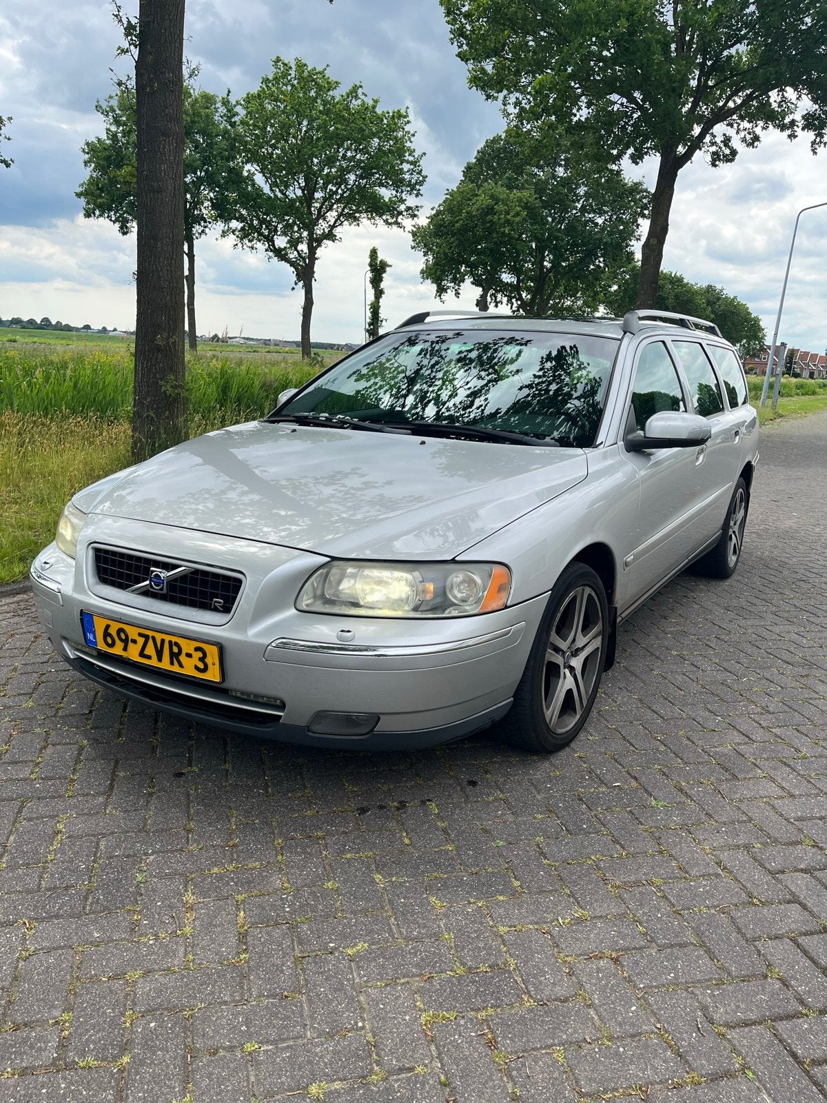 Volvo V70 2.4 D5 AWD AUT 2005 Grijs, Auto's, Automaat, 1800 kg, 163 pk, V70
