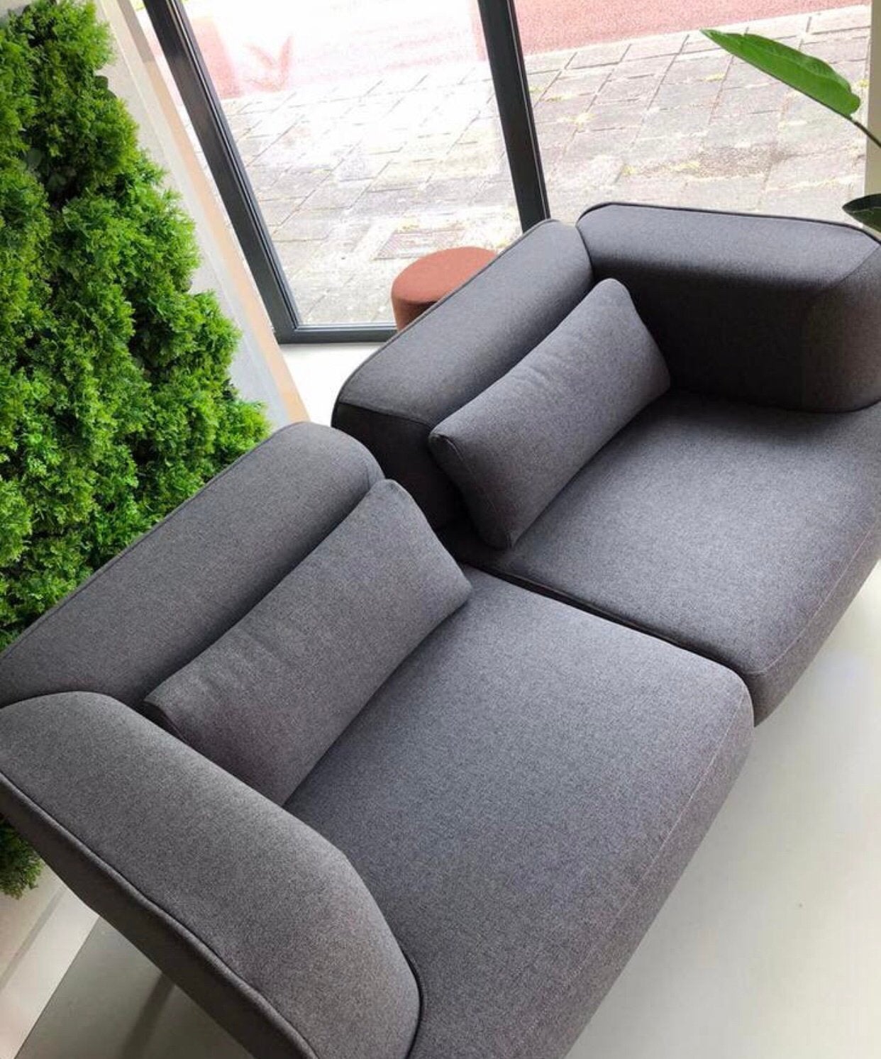 Rhune 2 persoons loungebank showroommodel opruiming grijs, Huis en Inrichting, Ophalen, 150 tot 200 cm, 75 tot 100 cm, Stof
