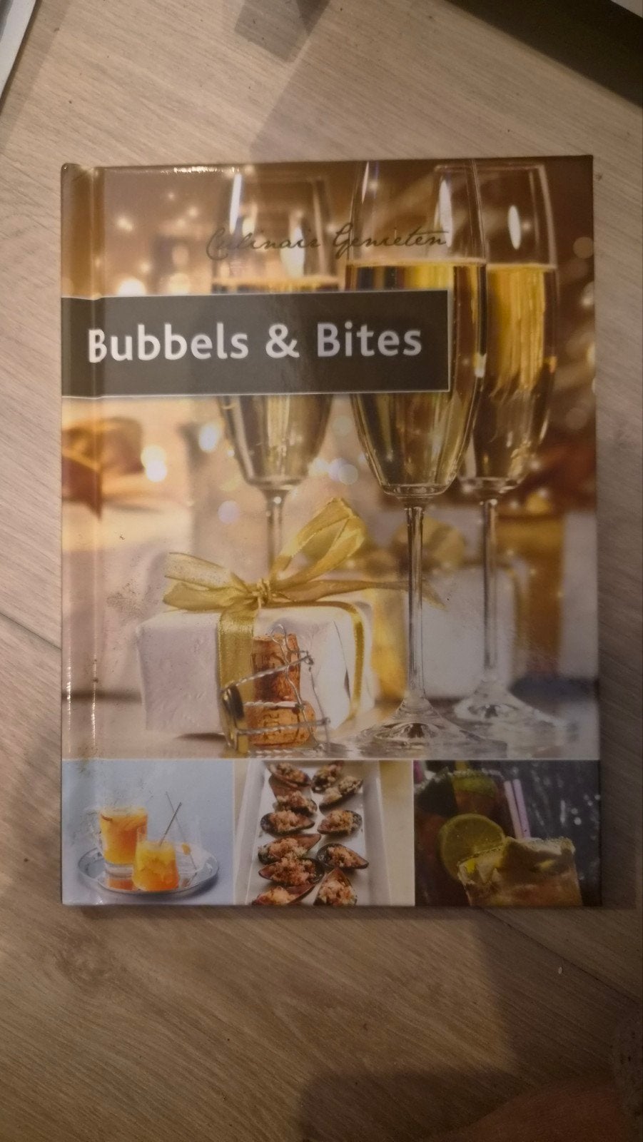 Bubbles & Bites Kookboek - Feestelijke Hapjes, Onbekend, Voorgerechten en Soepen, Ophalen of Verzenden, Zo goed als nieuw