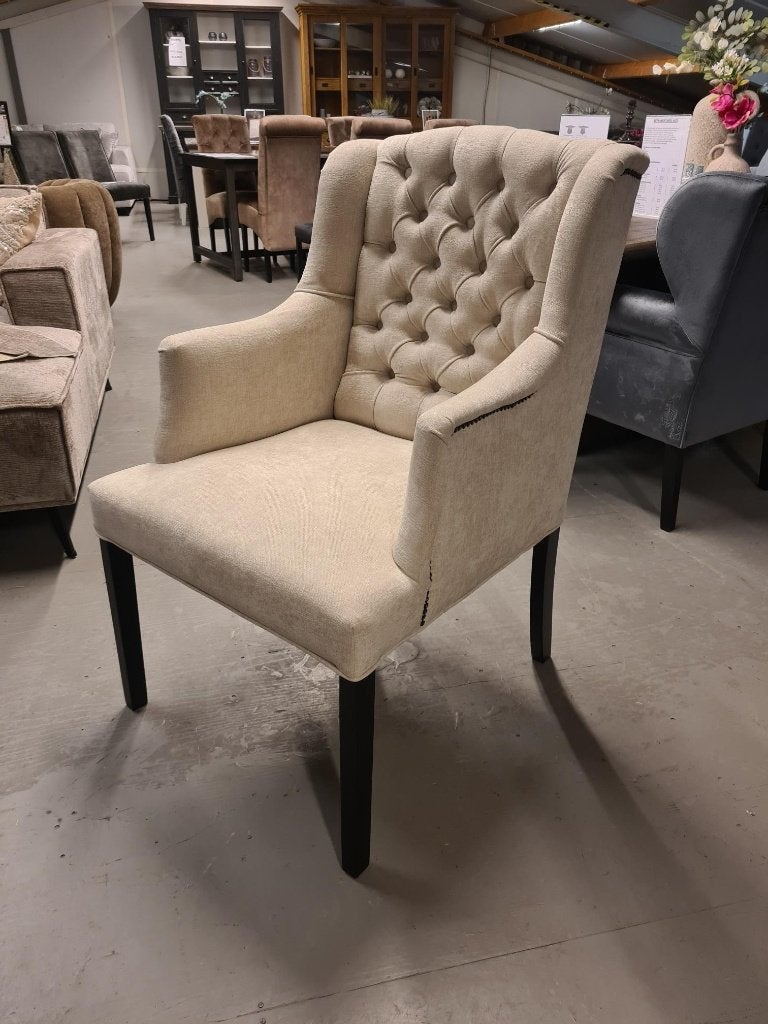 VOORRAAD 4 Landelijke Eetkamerstoelen Victoria Stof Creme (8, Overige kleuren, Nieuw, Ophalen of Verzenden, Landelijke eetkamerstoelen stoelen capiton kleur stof beige