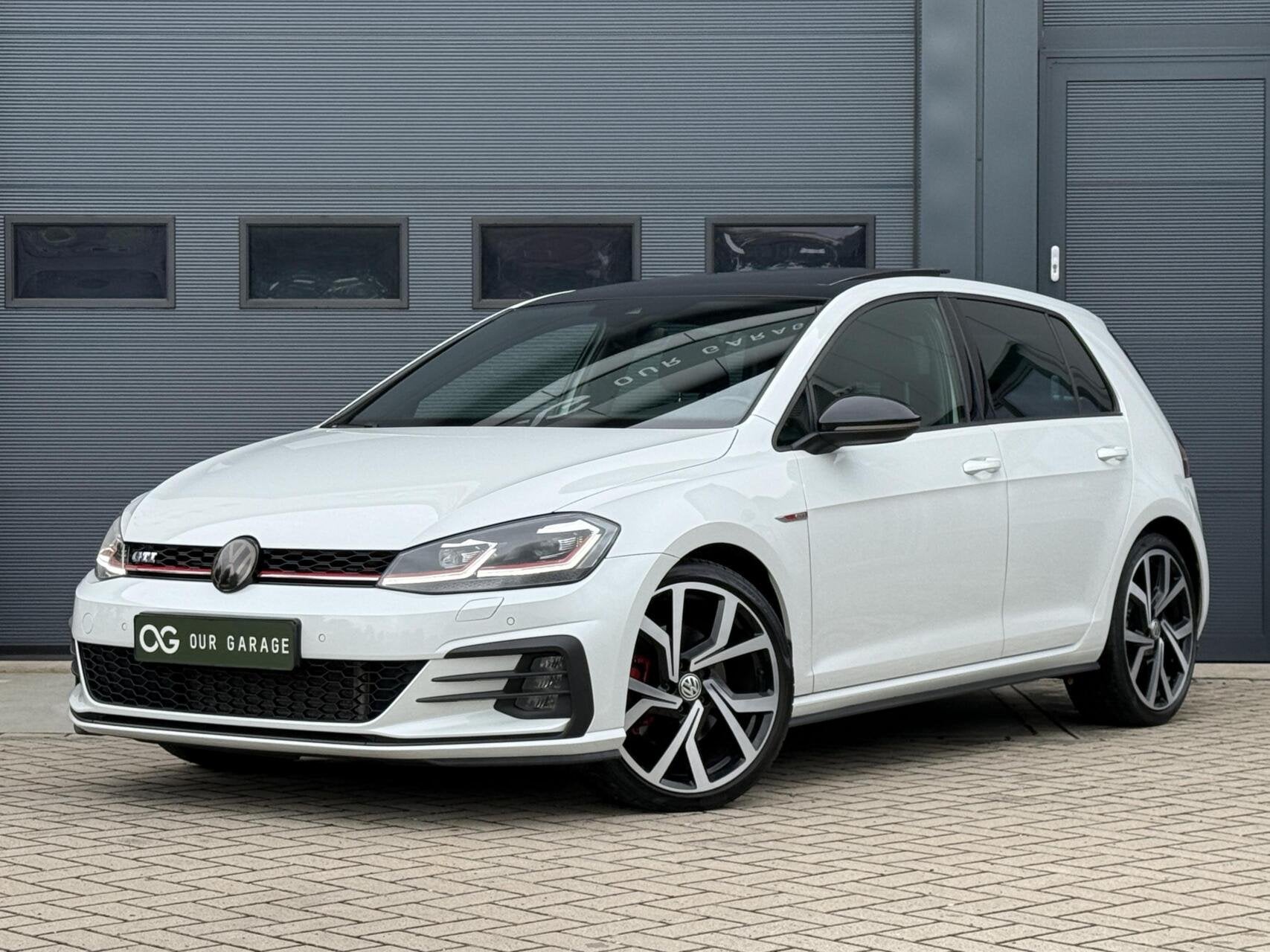Volkswagen Golf 2.0 TSI GTI Performance|ACC|Milltek|Pano, Stof, Gebruikt, 4 cilinders, Wit