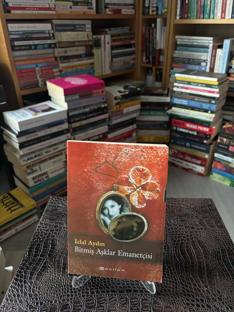 Bitmis Asklar Emanetcisi - Iclal Aydin (Turks boek), Boeken, Literatuur, Gelezen, Wereld overig, Ophalen of Verzenden