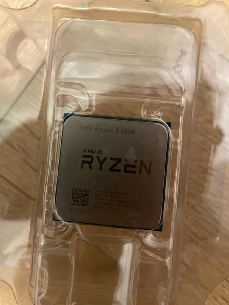 AMD Ryzen 5 2600 Processor met Koeler - Zo goed als nieuw, Computers en Software, Processors, Ophalen of Verzenden, Zo goed als nieuw