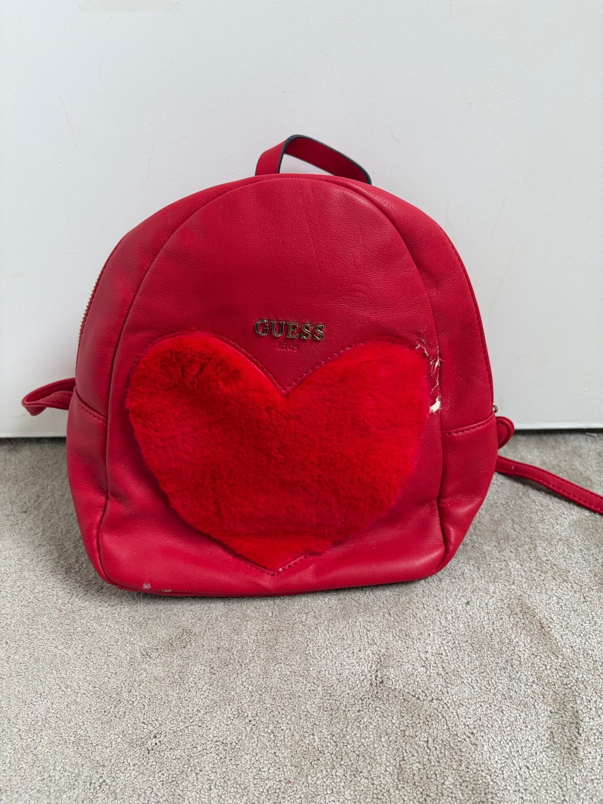 Guess mini rugzak rood met hart, Sieraden, Tassen en Uiterlijk, Tassen | Rugtassen, Overige merken, Gebruikt, Minder dan 30 cm