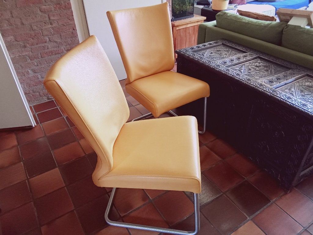 Twee leuke, lieve echt leer okergele eetkamerstoelen van HVS, Huis en Inrichting, Stoelen, Ophalen, Twee, Overige kleuren, Leer