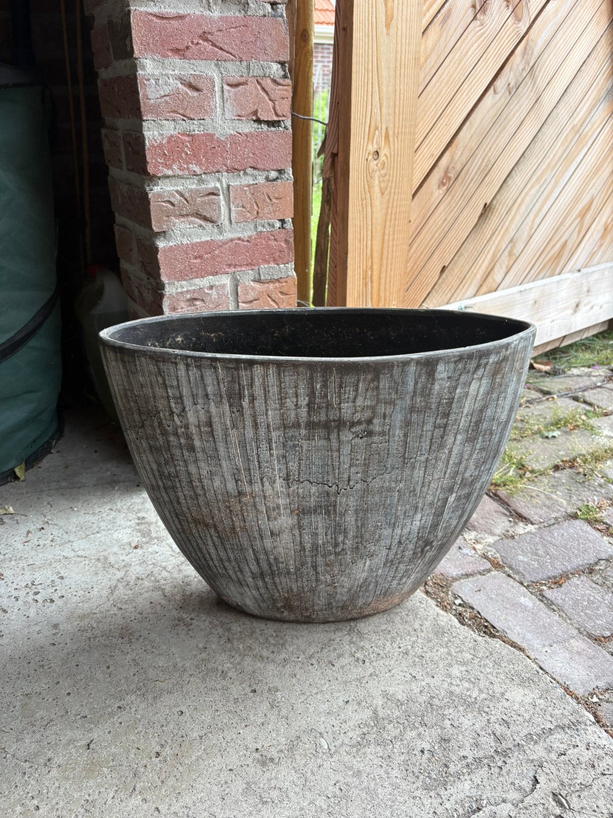 Bloempot ovaal bruin, Tuin en Terras, Ophalen, Zo goed als nieuw, Overige vormen, Aardewerk